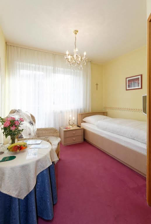Hotel Garni Regina Goessweinstein Eksteriør billede