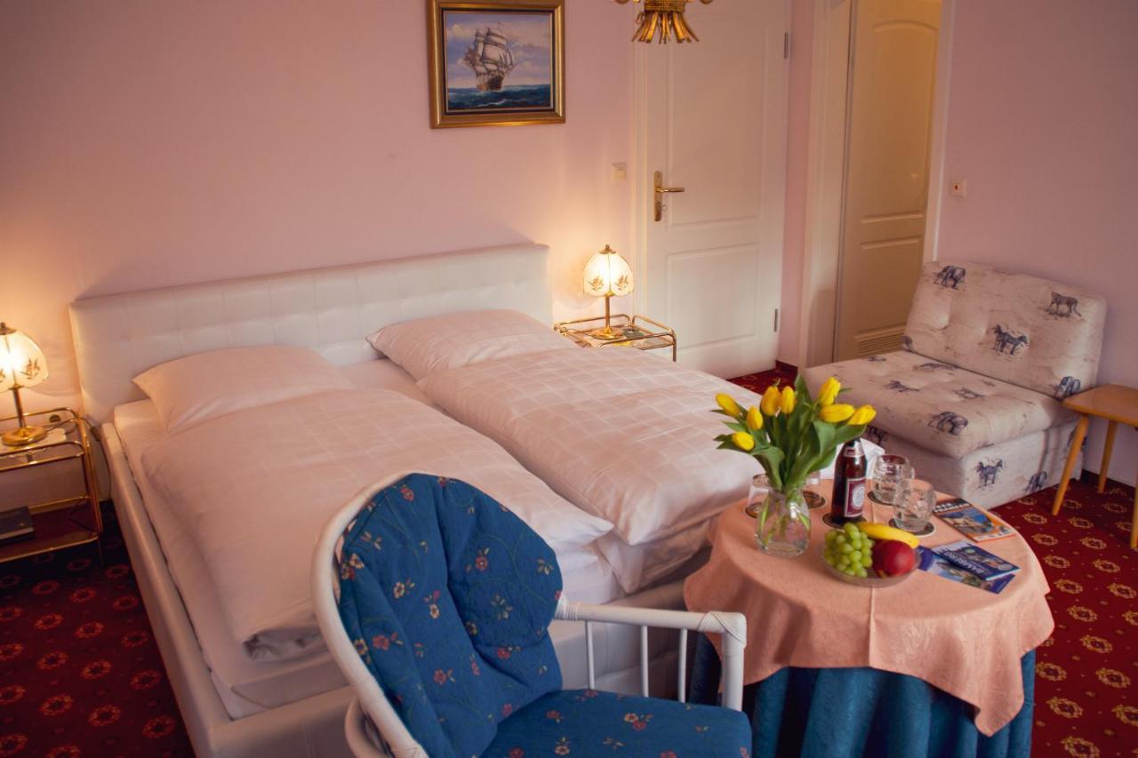 Hotel Garni Regina Goessweinstein Eksteriør billede